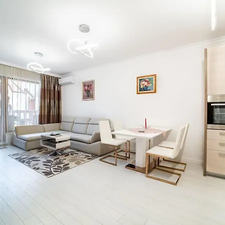 Grand Karavel Top Center Lux *