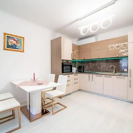 Grand Karavel Top Center Lux Apartment Varna